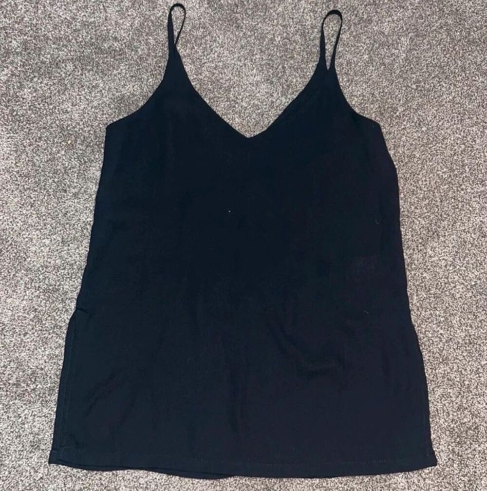 H&M sheer flows tank top size 2 Inside crop top leaves sheer V neck tank